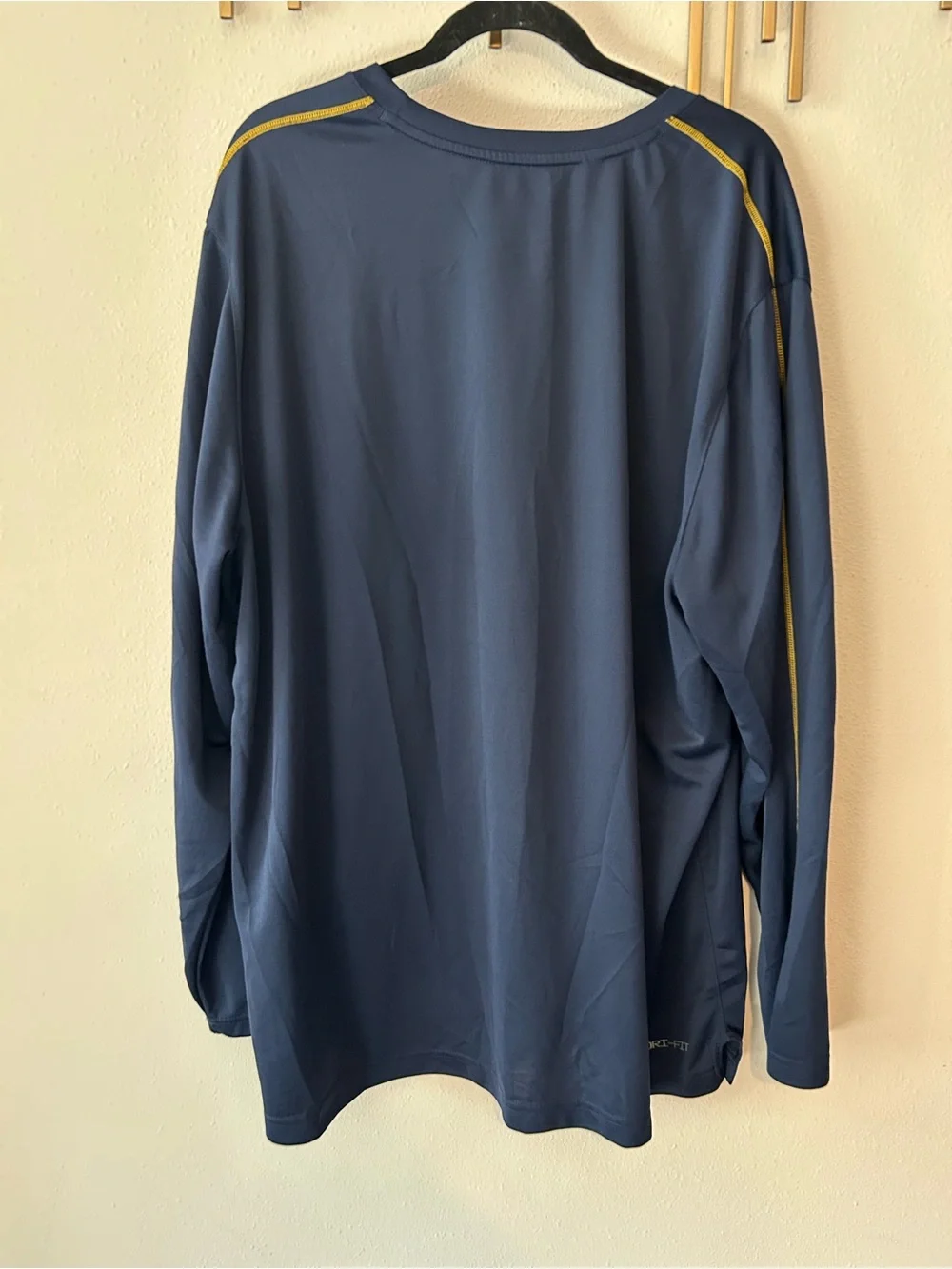 Nike Men’s WVU Mountaineers Navy Long-Sleeve Dri-FIT Shirt